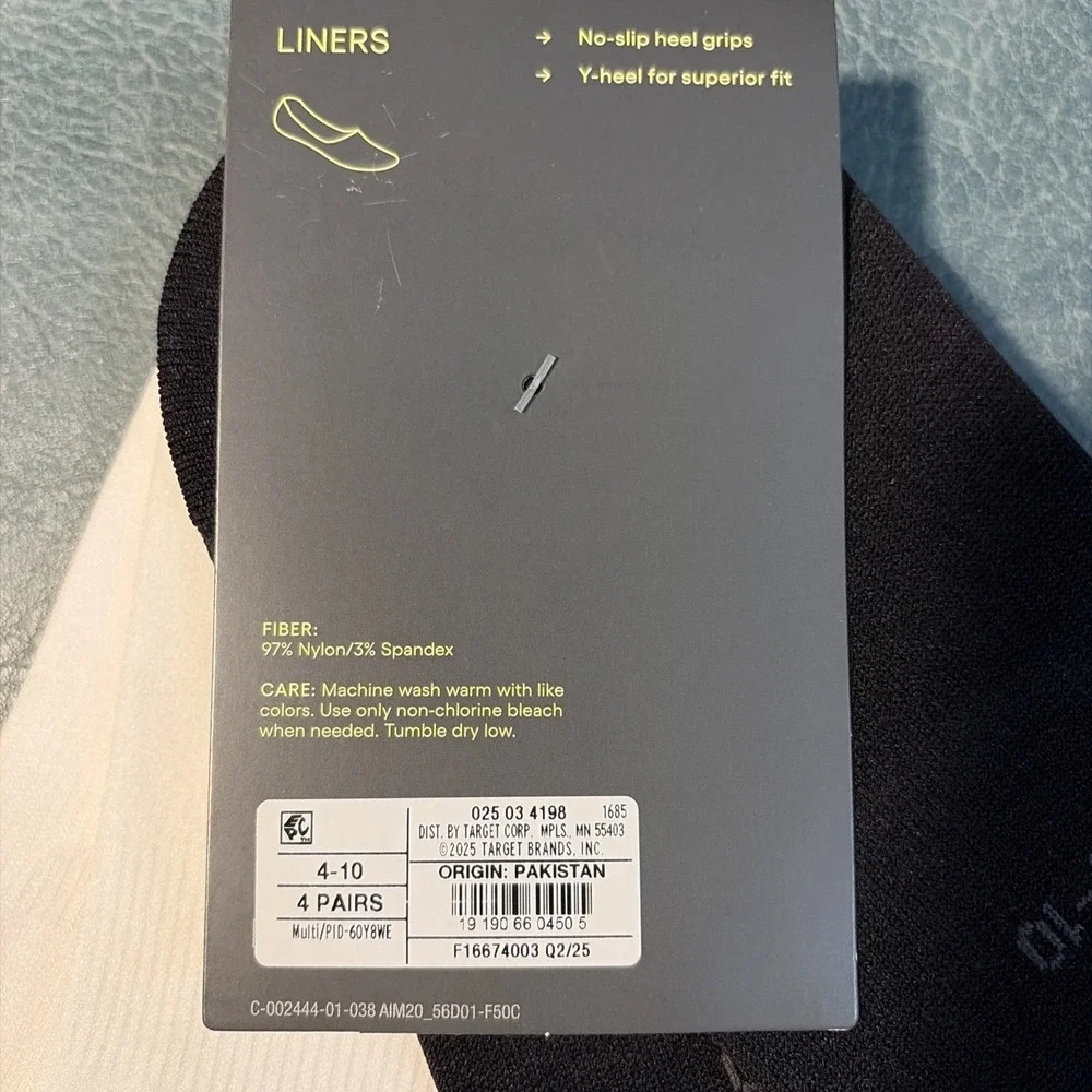 All In Motion Women Liner Socks Size 4-10 Black/White - 4 Pack